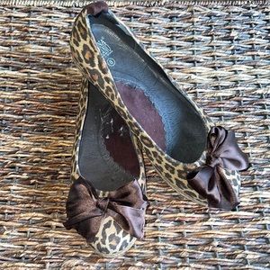 Women’s slip on leopard flats